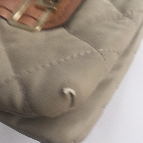 Preowned Guess women,s cross body handbag$38.00 - Picture 9 of 12